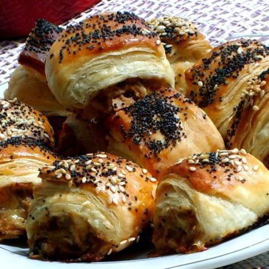 Рецепт рулетиков слоеных с тунцом