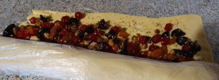 сырный рулет с сухофруктами и орехами. Шаг 10