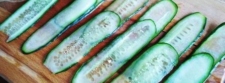 закусочные рулетики из огурцов. Шаг 3