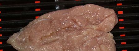 шаверма с курицей на тарелке. Шаг 3