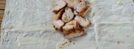 шаверма с пикантной курочкой и чесночным соусом. Шаг 9