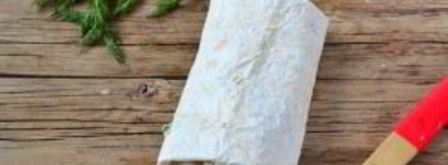 шаверма с пикантной курочкой и чесночным соусом. Шаг 11