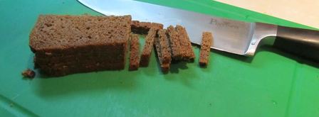 сухарики из черного хлеба с чесноком. Шаг 6