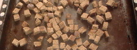 сухарики из черного хлеба со специями и базиликом. Шаг 6