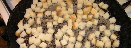 сухарики на сковороде. Шаг 4