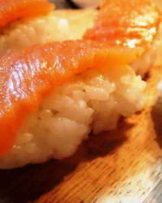 Нигири-суши с лососем