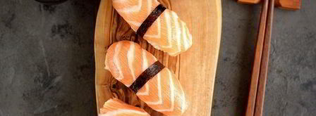 суши нигири и гунканы с лососем. Шаг 14