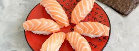 суши нигири и гунканы с лососем. Шаг 10