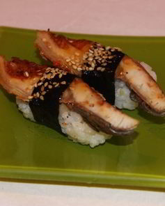 Суши с угрем