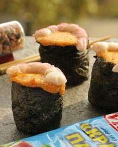 Суши, запеченные со спайси соусом с крабовыми палочками