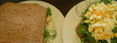 английский сэндвич с яйцом, огурцом и руколой. Шаг 5