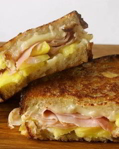 Сэндвич с ветчиной и ананасами