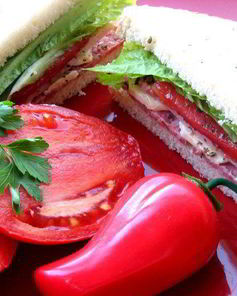 Сэндвич с ветчиной и салями