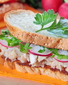 Сэндвичи с курицей, редисом и фасолью