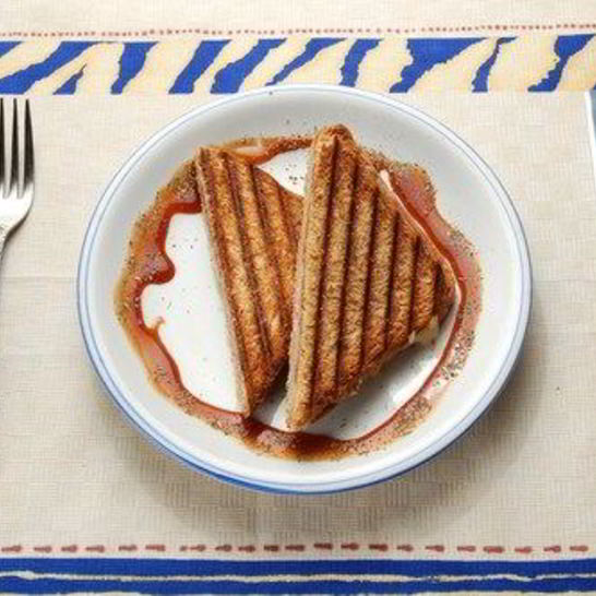 Рецепт сырных сэндвичей с карамелизованными яблоками на гриле