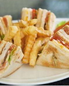 Сытный клубный сэндвич