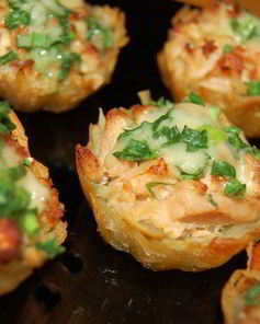 Тарталетки из картофеля с куриным филе под чесночно-сырным соусом