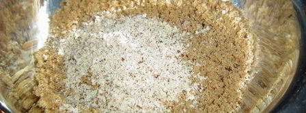 тарталетки из ржаного хлеба с кремом из авокадо с сельдью. Шаг 10