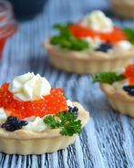 Тарталетки с сыром и икрой