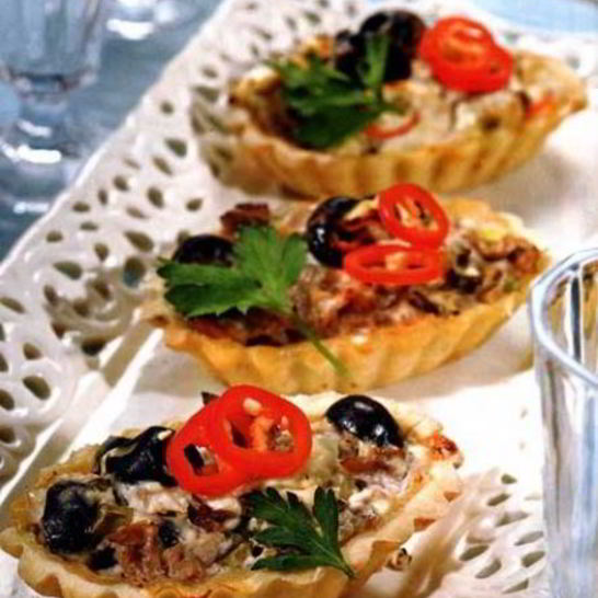 Рецепт тарталеток с тунцом, сыром и маслинами