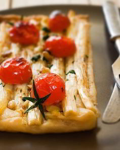 Тарталетки со спаржей, моцареллой и пармезаном