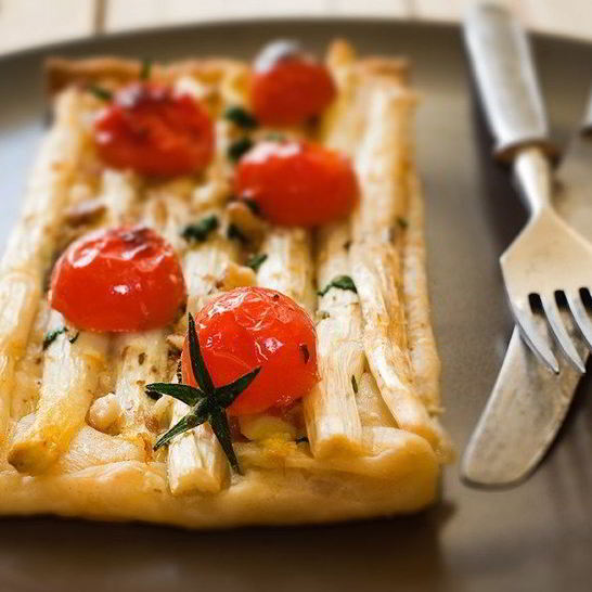 Рецепт тарталеток со спаржей, моцареллой и пармезаном