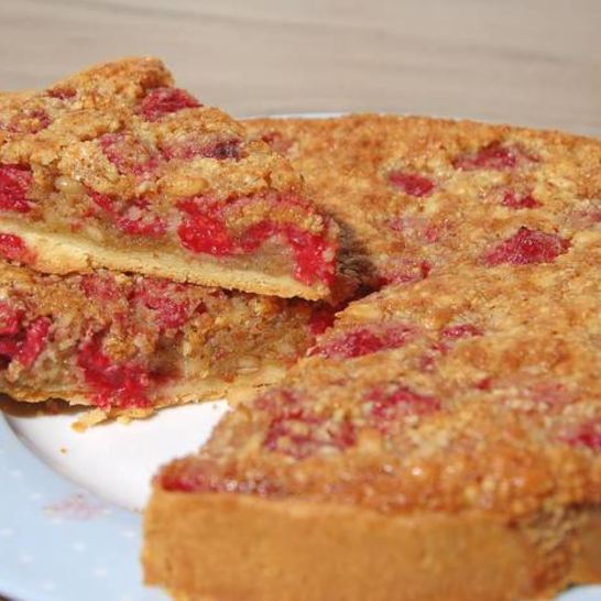 Рецепт тарта с малиной и кедровыми орешками