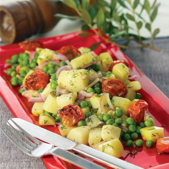 Рецепт теплой картофельной закуски с зеленым горошком, жареными томатами и укропом
