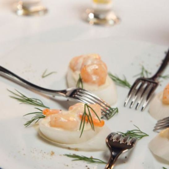 Рецепт луковых тостов с креветками