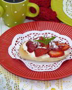 Сладкие тосты с клубникой