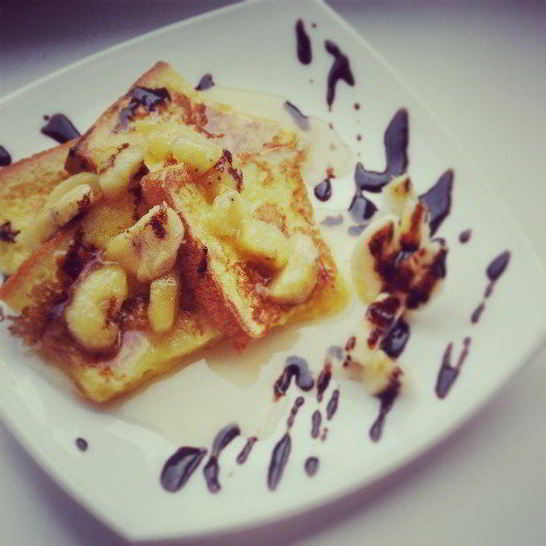 Рецепт тоста с бананово-карамельным соусом