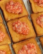 Тост с семгой и красной икрой