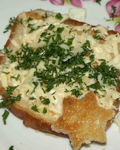 Тост с яйцом, сыром и зеленью