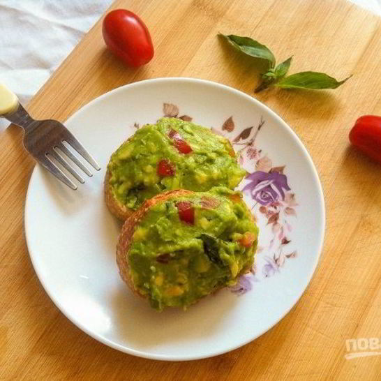 Рецепт тостов с авокадо и помидором
