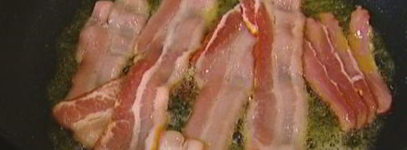 тосты с беконом, карамелизированными яблоками и луком. Шаг 4