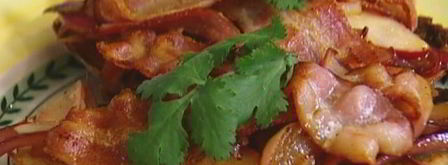 тосты с беконом, карамелизированными яблоками и луком. Шаг 7