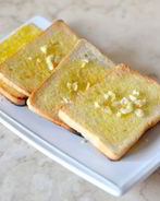 Тосты с чесноком