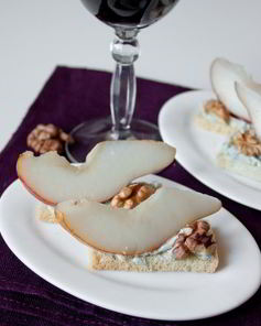 Тосты с грушами и голубым сыром