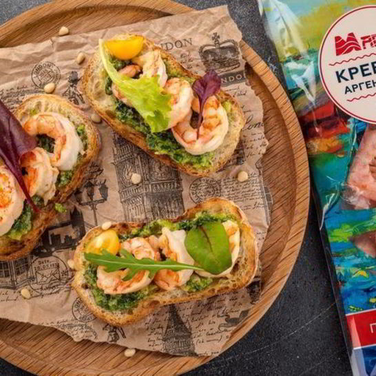 Рецепт тостов с креветками и песто