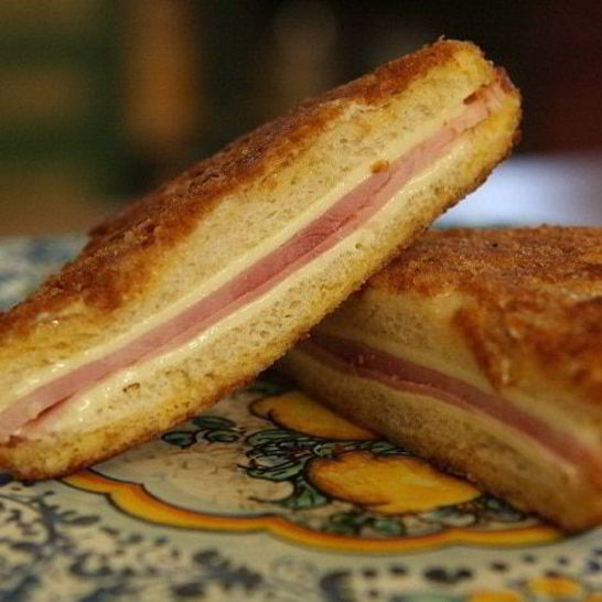 Рецепт тостов в домашних сухарях с ветчиной и сыром