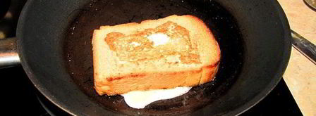 глазунья в хлебе. Шаг 5