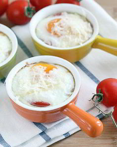 Порционная яичница с помидорами в духовке