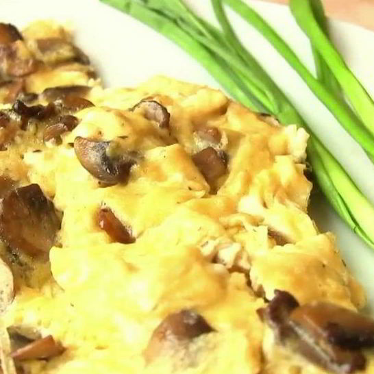 Рецепт простой яичницы с грибами