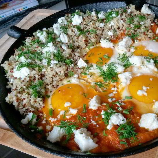 Рецепт шакшуки с киноа и брынзой