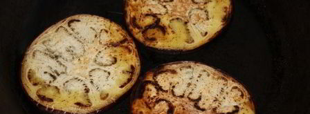 яичница-глазунья на баклажанах. Шаг 3