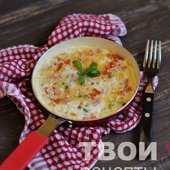 Рецепт яичницы с помидорами и зеленым горошком