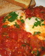 Яичница с томатной пастой