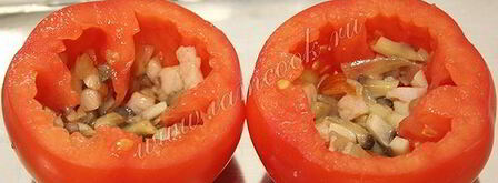 яичница с ветчиной и грибами запеченная в помидорах. Шаг 10