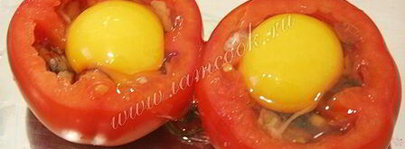 яичница с ветчиной и грибами запеченная в помидорах. Шаг 11