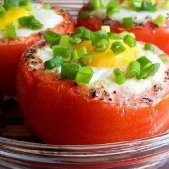 Рецепт яичницы с зеленью в помидорах